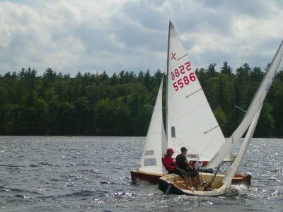 Allen and Nicky (5586) cross the Sponars