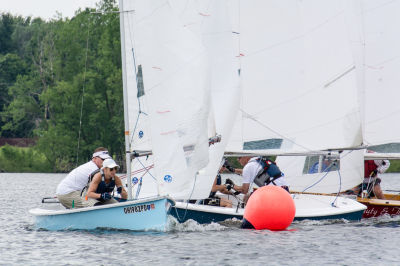 Typical Tight Action at Weather Mark (LK Photo)