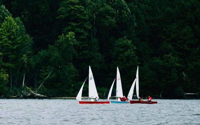 Close racing off wind!
